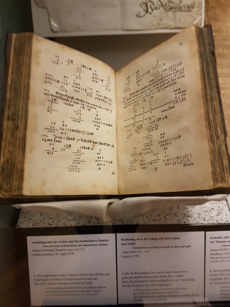 учебник арифметики, который датирован 1570 годом